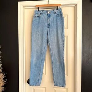 Vintage Levi’s 550 High Waisted Relaxed Fit Tapered Leg Jeans size 12